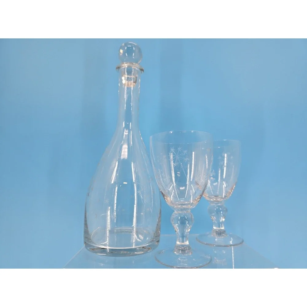 VTG Mid Century Glass Decanter w/2‎ Glasses - Fireworks Starburst Star Pattern